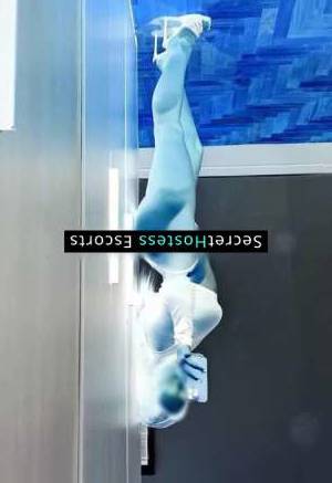 21 year old Czech Escort in Frankfurt am Main Karolina Sweet Fascinate Yourself in Sensuality and Charm