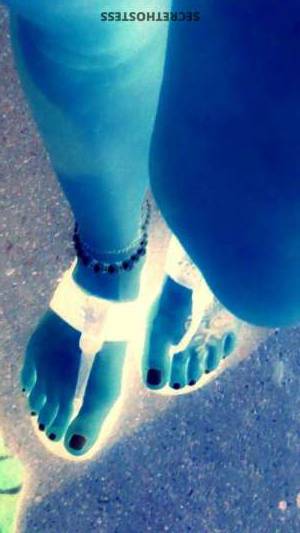 25 year old Caribbean Escort in Al Manama Discover the Ultimate Shemale Fantasy Kimmy, Your Voluptuous