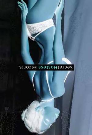 37 year old Thai Escort in London Meet Nina, the Seductive bisexual Escort on Oxford Street