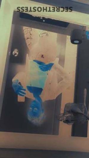 25 year old Escort in Cincinnati OH Introducing Naughty Tati Your Dream Chick with a Booty to 