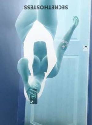 27 year old Escort in Charlotte NC Curvy, Flirty, and Fantastic Seeking Generous, Passionate, 