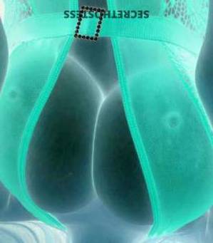 25 year old Escort in Racine WI Hot and Spicy Mixed Goddess Ready to Drive You Wild - Fendi