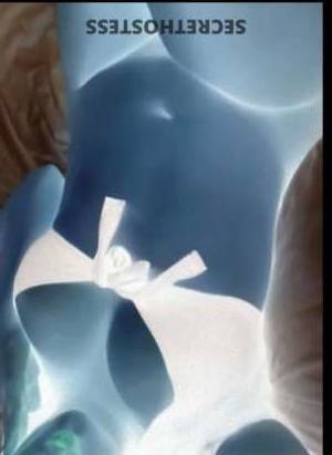 34 year old Colombian Escort in San Fernando Valley CA aggressive and adventurous, I'm the girl for you