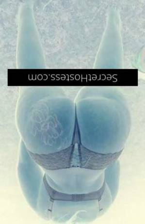 34 year old Italian Escort in Wild Ride with a Naughty MILF Country Curvy Cougar with 