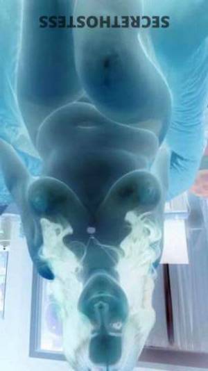 41 year old Caucasian Escort in Columbia SC Barbie Curvy MILF Available For Incall And Outcall Sex 