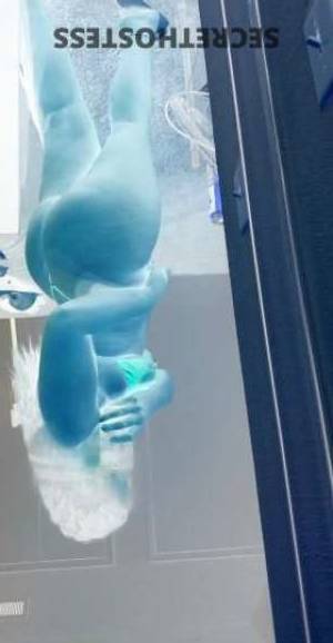 25 year old Filipino Escort in Fresno CA New to the City for a short time! Flirty Filipina Mami wants