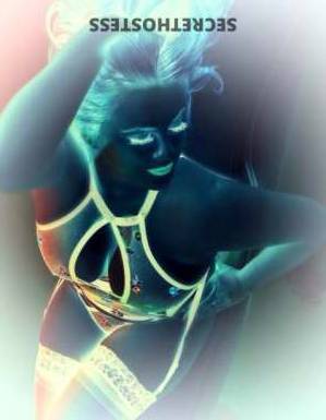 35 year old Escort in Winnipeg Your Sweet Tooth's Perfect Companion Curvy, Soft, and 