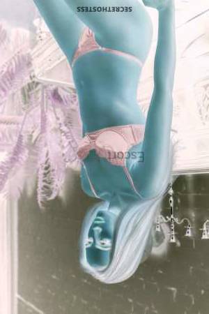 22 year old European Escort in London Experience the time of Your Lifetime with Ashley - Agency 