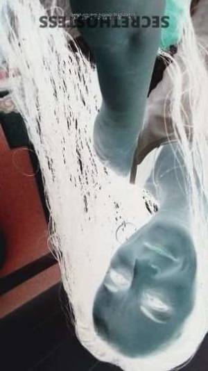 40 year old Escort in Detroit MI Experience a Sensual Oil Massage with a Naughty Twist for 