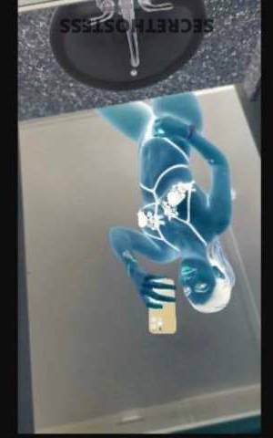 21 year old Latino Escort in Queens NY Contact Me for a Sexy Time Flirty Latina with Curves and Big