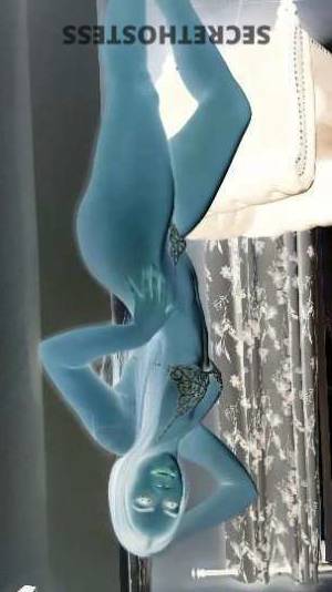 23 year old Escort in Miami FL Captivating Companion - Lizy - Sweet and Affectionate 