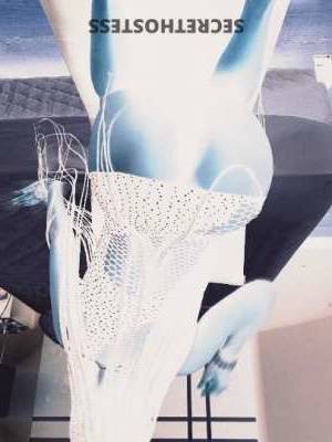 25 year old Escort in Springfield IL radio button "Upscale and Discreet Companion for VIPs, 