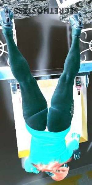 43 year old Escort in Louisville KY Classy Elite Companion Scarlett Redd Introduces Herself - 