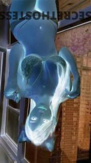 21 year old Japanese Escort in Gold Coast Japanese University Student Yuki Studying on the Gold Coast