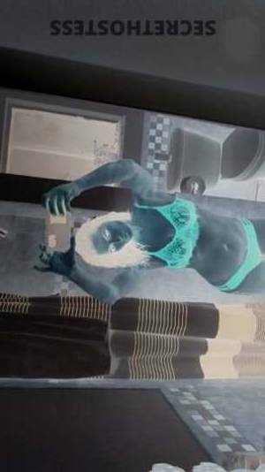 38 year old Escort in West Palm Beach FL Experience Stress Relief with Ari Your Car Date and Outcall 