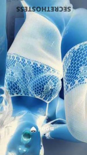 28 year old Escort in Saint Louis MO Unforgettably Hot Encounter for Discerning Gentlemen - 