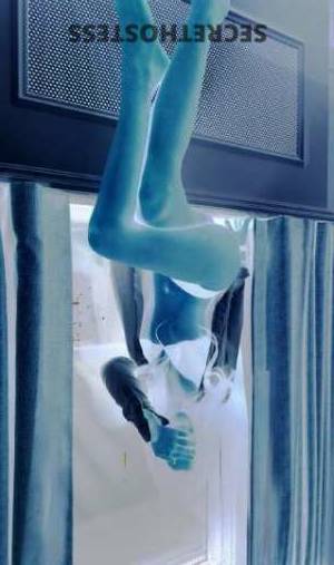 21 year old Asian Escort in Chicago IL Visit Asian Sophia for a Unforgettable Blowjob Experience 