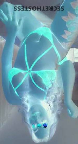 28 year old Escort in Bakersfield CA Experience Intense Pleasure with Flirty and Fun- Loving 