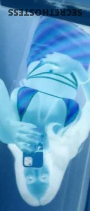 24 year old Escort in Bakersfield CA Experience Exquisite Passion with a Luscious MILF Chocolate 