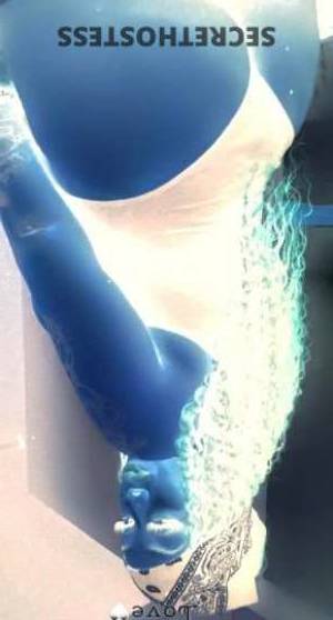 25 year old Escort in Bakersfield CA Unleash Your Fantasies with Diamond, Your Naughty Mixed Mami