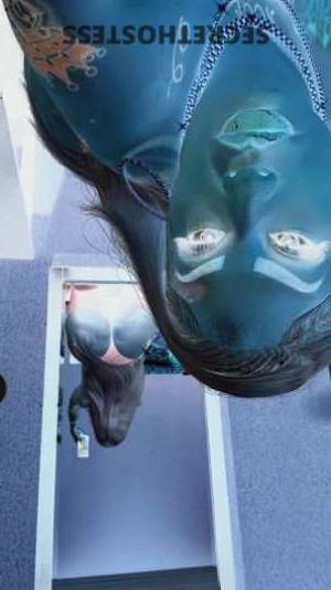 27 year old Escort in Los Angeles CA Unforgettable Experience with a HEAD SPECIALIST - Available 