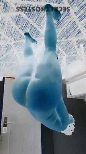 20 year old Escort in Memphis TN 5'6, Curvy, Brownskin Goddess with a Killer Body
