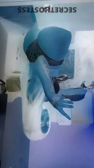30 year old Escort in Indianapolis IN invites you to indulge in her sweet, sensual touch Scarlet, 
