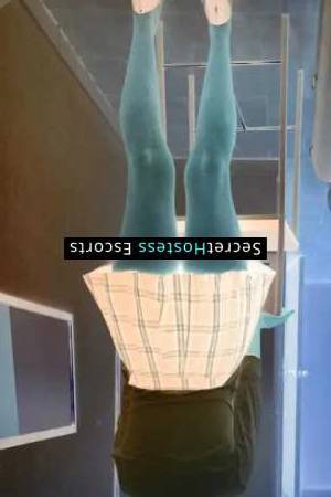 25 year old Latino Escort in Madrid Await an Unforgettable Evening with a Flirty and Petite 