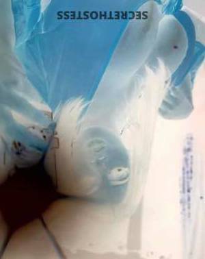 25 year old Escort in Fresno CA The Ultimate Fantasy Experience with a Curvaceous Beauty - 