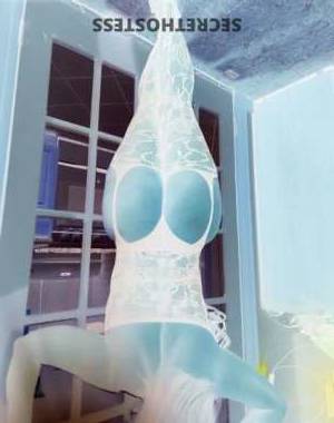 40 year old Caucasian Escort in Queens NY Mature Caucasian escort in Astoria Queens, Brunette 