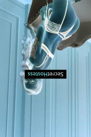 23 year old European Escort in Dubai Experience Unforgettable Bliss with Samira The Sensual Vixen