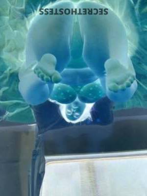 27 year old Escort in Fayetteville AR Full figured and voluptuous beauty Amiliya awaits, with 