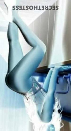 36 year old European Escort in San Fernando Valley CA Brunette EU photos