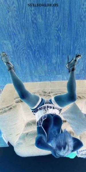50 year old Escort in Montreal ExperienceUnforgettable Passion Linda, Your Captivating 