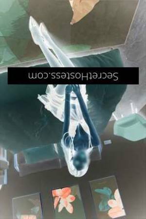 21 year old Japanese Escort in Cranbourne North I'm Mavis, Your Ultimate Japanese college student 