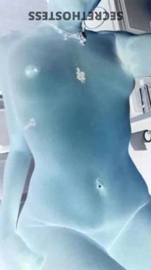 19 year old Escort in Charlotte NC Hey, Handsome! Indulge in Unforgettable Fun with Liyah, Your