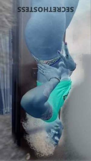 29 year old Filipino Escort in Chicago IL Experience Exquisite Pleasure The Curvy Mixed Cutie for Your
