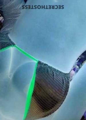 21 year old Escort in Racine WI Experience Pure Pleasure and Bliss with Liyah, Your Sensual 