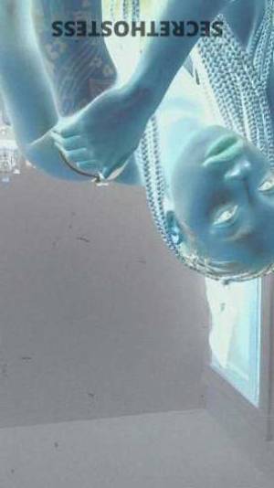 23 year old American Escort in San Fernando Valley CA Unforgettable experiences with Maliah, a playful American 