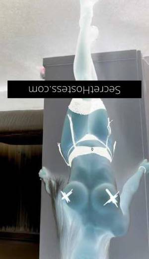 23 year old Escort in Mascot Sydney Elite Companion MiaBennett Offers devastatingly Enchanting 