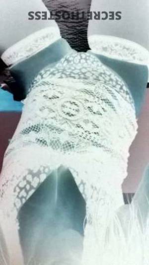 40 year old Escort in Boston MA Experienced Cougar Mia Ready to Please Mature and Sexy, 