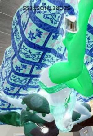 19 year old Escort in Los Angeles CA Dark Brown Hair and Captivating Smiles 19 Year Old Phynex, 