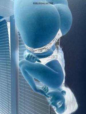 23 year old European Escort in Riyadh Lucy - Flirtatious European Escort with Captivating Blue 