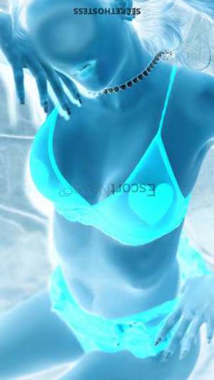 25 year old Latino Escort in Medellin Elegant and Enchanting Meet TAnzanita, Your Seductive 