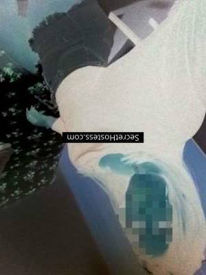 25 year old Escort in independent escort girl in: Rio de Janeiro Experience Delightful Companionship with Dhara 21 Years Old