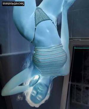 26 year old Escort in Manama Hot and Horny Linda The Perfect Playmate for an explosive 