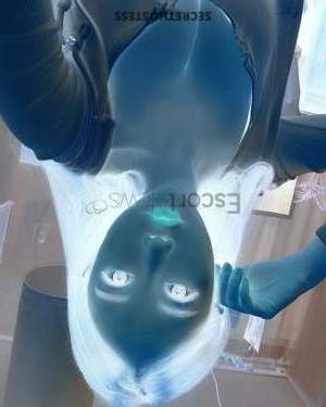 23 year old Asian Escort in Kuala Lumpur Meet Mino Sultry and Seductive Asian Escort for Dream 