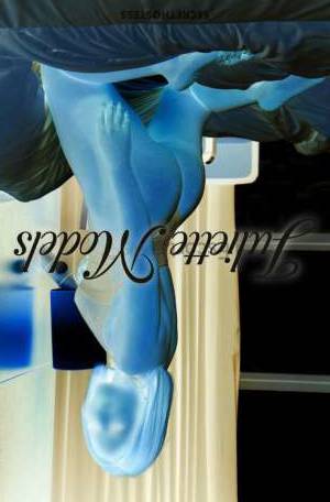23 year old Latino Escort in Mallorca Abril - The Curvy Escorts Agency Model in Mallorca