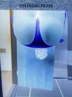 35 year old Escort in Eastern NC Interested inUnforgettable Pleasure? Meet Chris, Your 