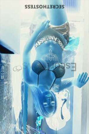 27 year old Asian Escort in Phuket Asian escort in Phuket with golden blonde hair and succulent
